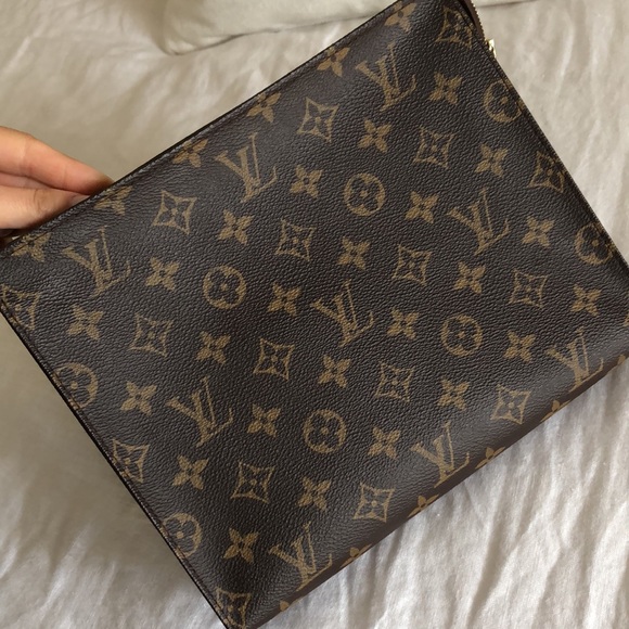 Louis Vuitton Clutch - Picture 7 of 8
